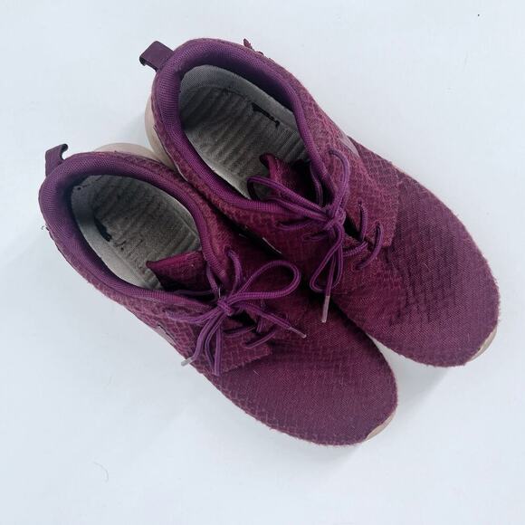 Nike Purple Roshe Runs Women’s Running Sneakers Size 8 - Picture 2 of 6